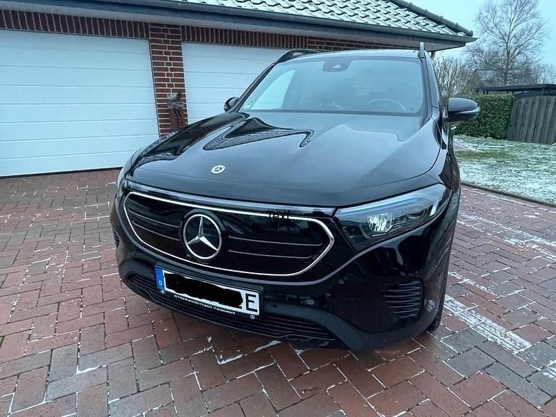 Gebraucht Mercedes EQB250 139 kW (190 PS) 2022 Schwarz SUV