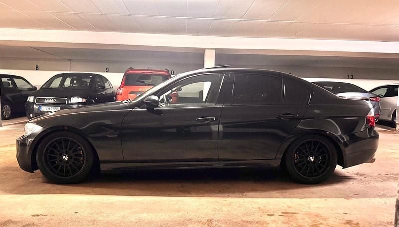 Gebraucht BMW 325 218 PS (160 kW) 2008 Schwarz Limousine