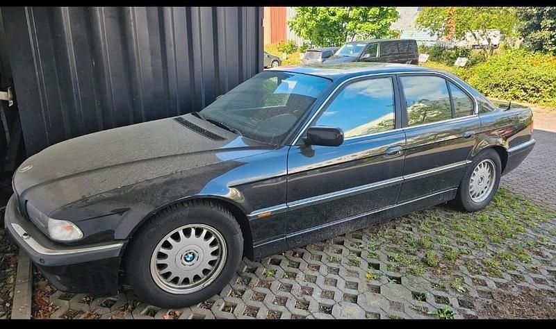 Schwarz Gebraucht 1994 BMW 740 Limousine | 4.000 € - Bild 1/4