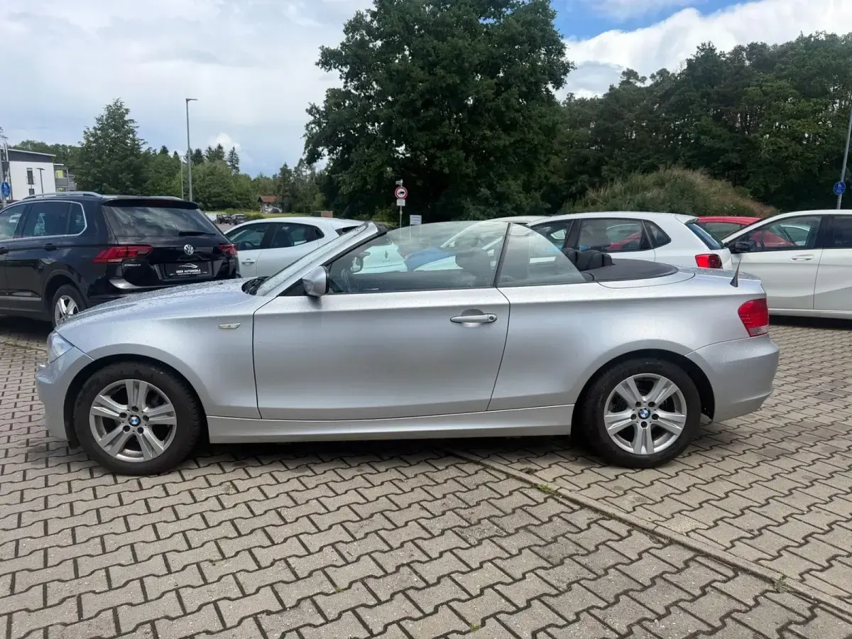 Gebraucht BMW 120 Cabriolet Sport Line 177 PS (130 kW) 2010 Silber Cabrio