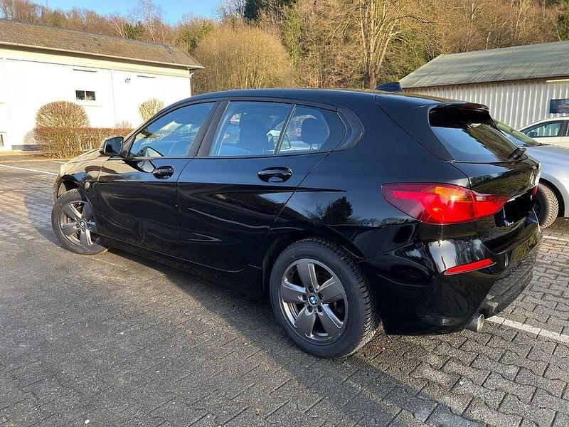 Gebraucht BMW 118 Advantage 140 PS (102 kW) 2020 Schwarz Kleinwagen