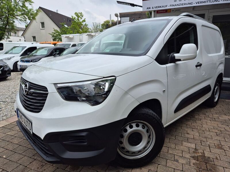 Weiß Gebraucht 2021 Opel Combo Edition Van / Kleinbus | 16.990 € (Guter Preis) - Bild 1/4