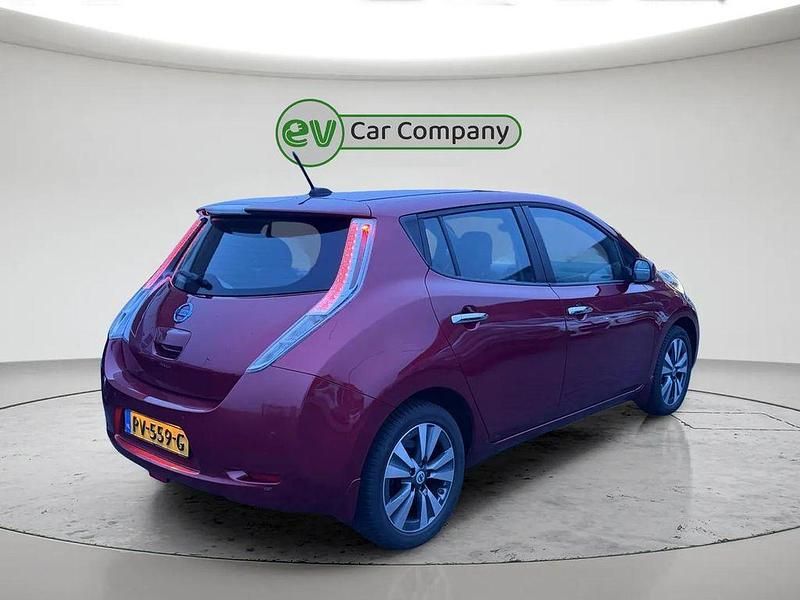 Gebraucht Nissan Leaf Tekna 80 kW (109 PS) 2017 Rot Kleinwagen