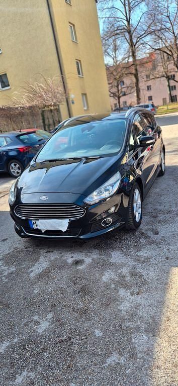 Gebraucht Ford S-MAX Titanium 179 PS (131 kW) 2016 Schwarz Van / Kleinbus