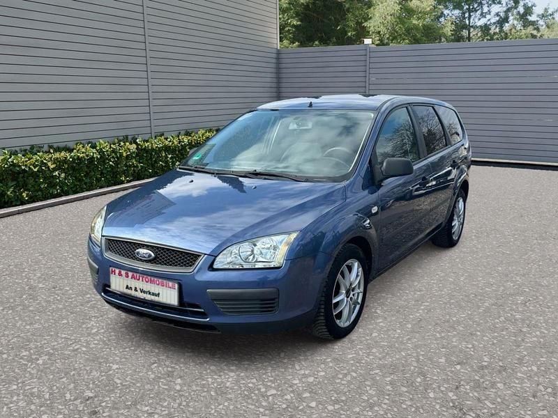 Blau Gebraucht 2005 Ford Focus Ambiente Kombi | 2.400 € (Etwas zu teuer) - Bild 1/4