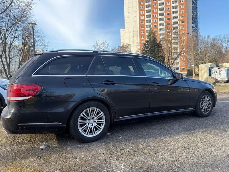 Gebraucht Mercedes E200 136 PS (100 kW) 2016 Schwarz Limousine