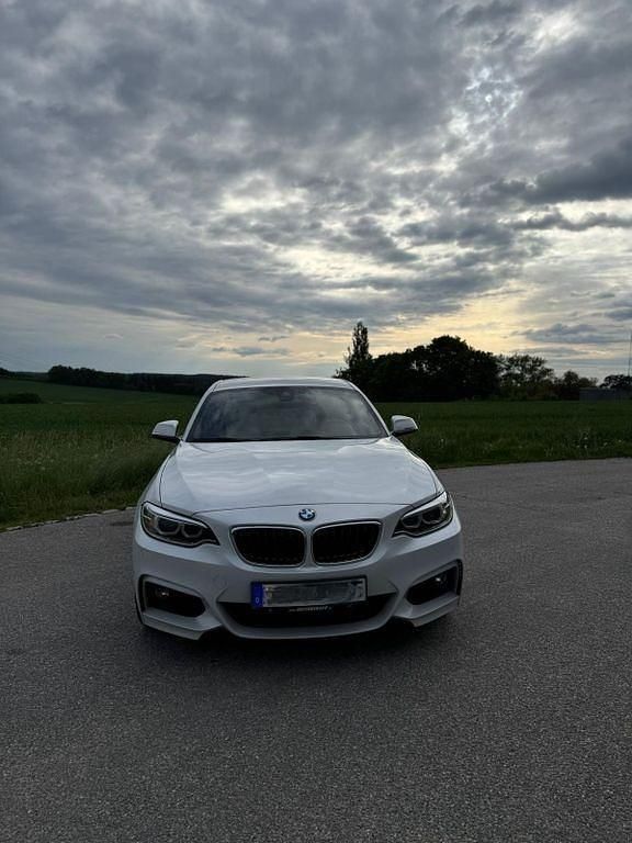 Weiß Gebraucht 2016 BMW 220 M Sport Coupé | 18.850 € (Fairer Preis) - Bild 1/4