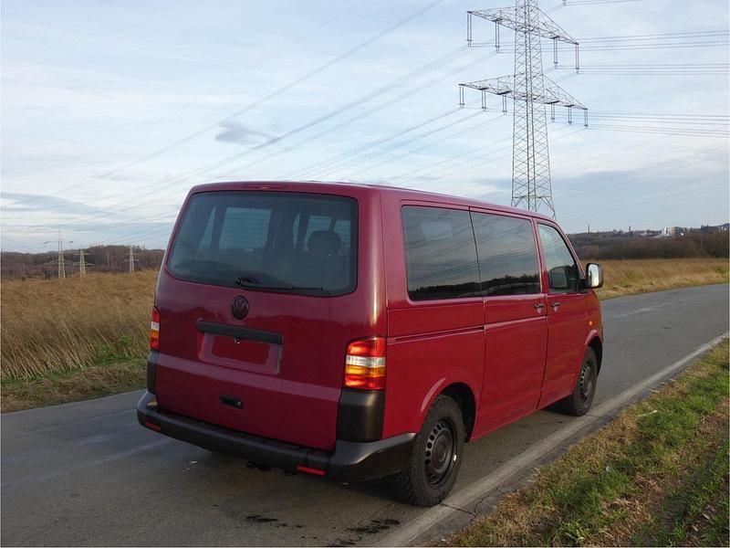 Second-hand VW Caravelle 131 CP (96 kW) 2004 Roșu Van