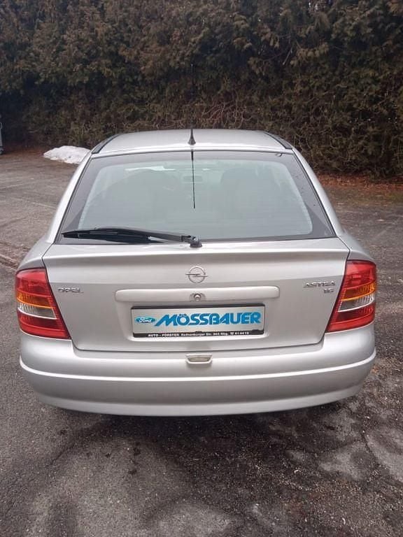 Gebraucht Opel Astra Classic Edition 84 PS (61 kW) 2001 Silber Limousine