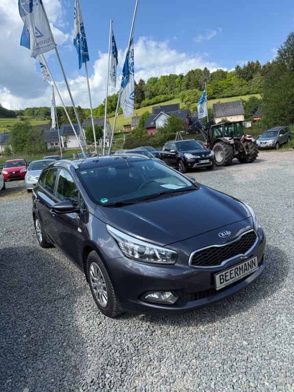Gebraucht Kia Ceed Sportswagon 99 PS (72 kW) 2014 Schwarz Kombi