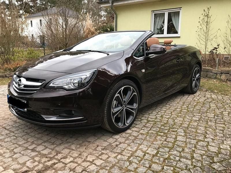 Braun Gebraucht 2017 Opel Cascada Cabrio | 15.900 € (Fairer Preis) - Bild 1/4