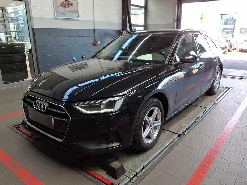 Gebraucht Audi A4 S-Line 136 PS (100 kW) 2023 Brillantschwarz Kombi