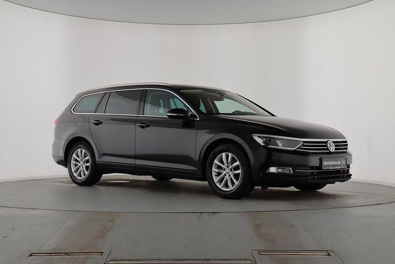 Gebraucht VW Passat Comfortline 150 PS (110 kW) 2019 Deep black perleffekt Kombi