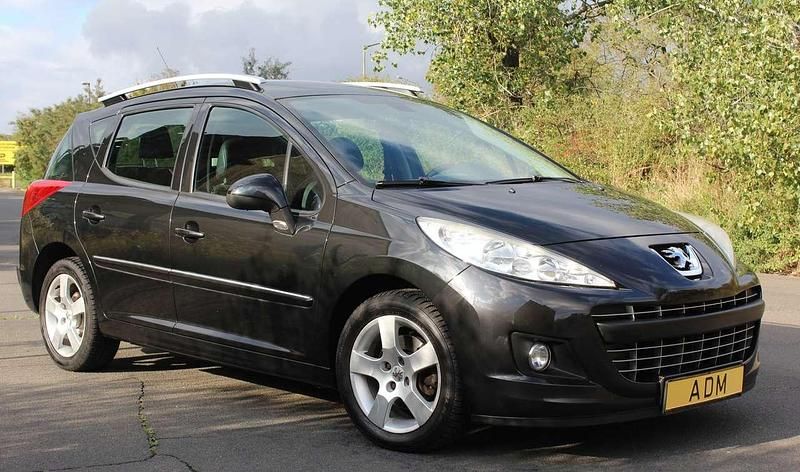 Farbe schwarz /metallic Gebraucht 2011 Peugeot 207 Premium Kombi | 4.590 € (Teuer) - Bild 1/4