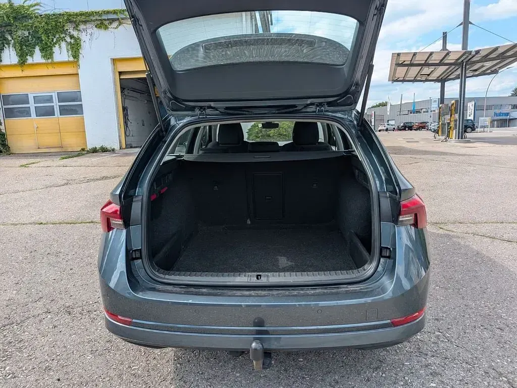 Gebraucht Skoda Octavia Ambition 150 PS (110 kW) 2022 Grau Kombi