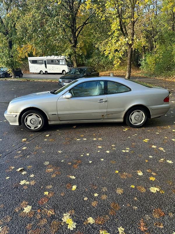 Silber Gebraucht 2000 Mercedes CLK200 Coupé | 1.050 € (Superpreis) - Bild 1/4