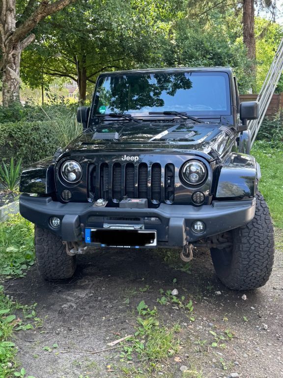 Schwarz Gebraucht 2016 Jeep Wrangler Sahara SUV | 33.990 € (Guter Preis) - Bild 1/4