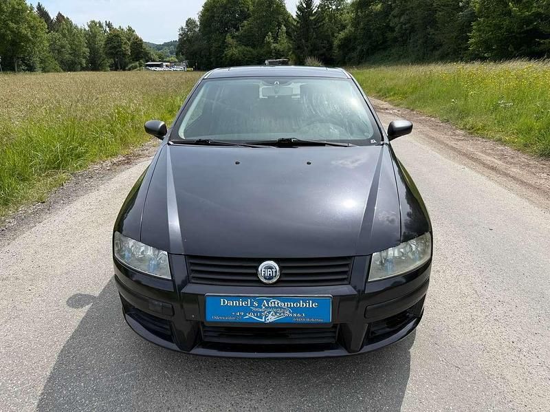 Schwarz Gebraucht 2004 Fiat Stilo Limousine | 3.000 € (Teuer) - Bild 1/4