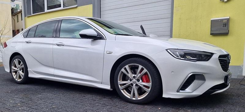 Usado Opel Insignia 209 HP (153 kW) 2019 Branco Coupé