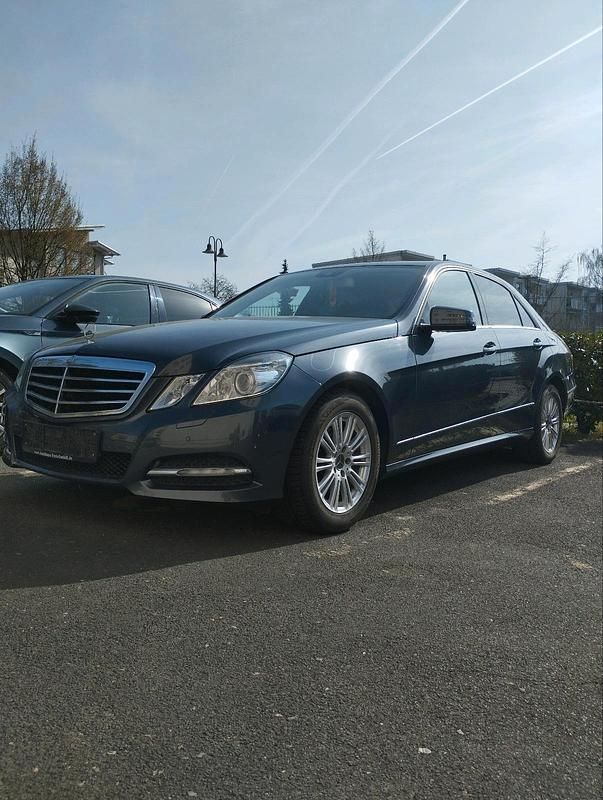 Gebraucht Mercedes E200 Avantgarde 184 PS (135 kW) 2012 Grau Limousine
