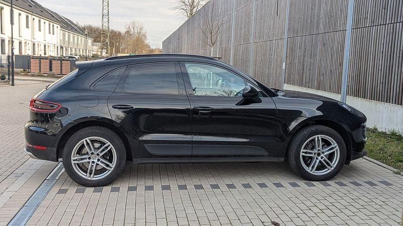 Second-hand Porsche Macan 252 CP (185 kW) 2018 Negru SUV