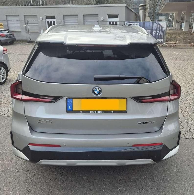 Gebraucht BMW iX1 xLine 150 kW (204 PS) 2024 Grau SUV