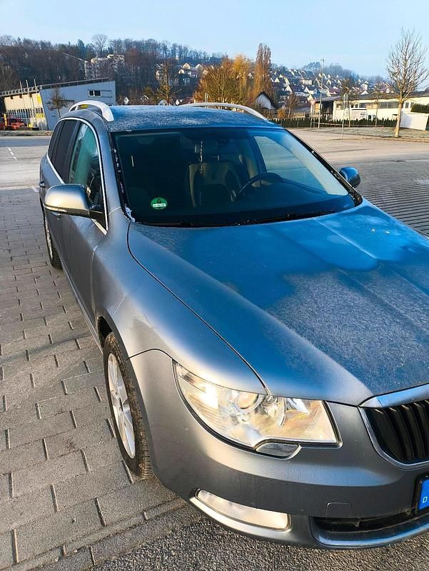 Gebraucht Skoda Superb 140 PS (102 kW) 2012 Silber Kombi