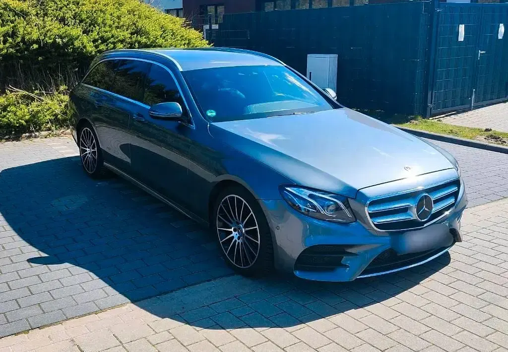 Gebraucht Mercedes E220 AMG line 194 PS (142 kW) 2018 Grau Kombi
