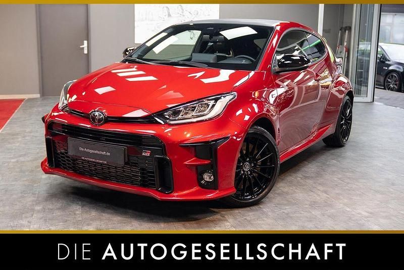 Emotional red 2 Gebraucht 2022 Toyota Yaris Limousine | 30.990 € (Guter Preis) - Bild 1/2