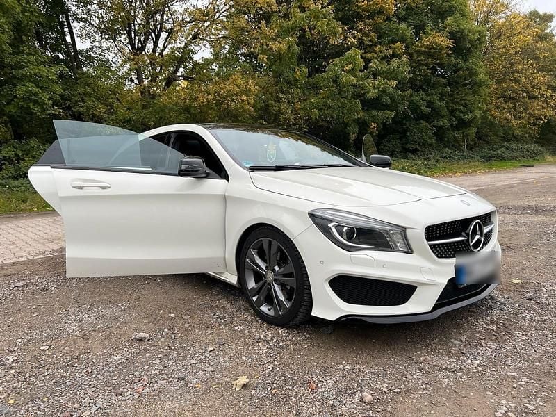 Gebraucht Mercedes CLA220 AMG line 177 PS (130 kW) 2015 Weiß Limousine