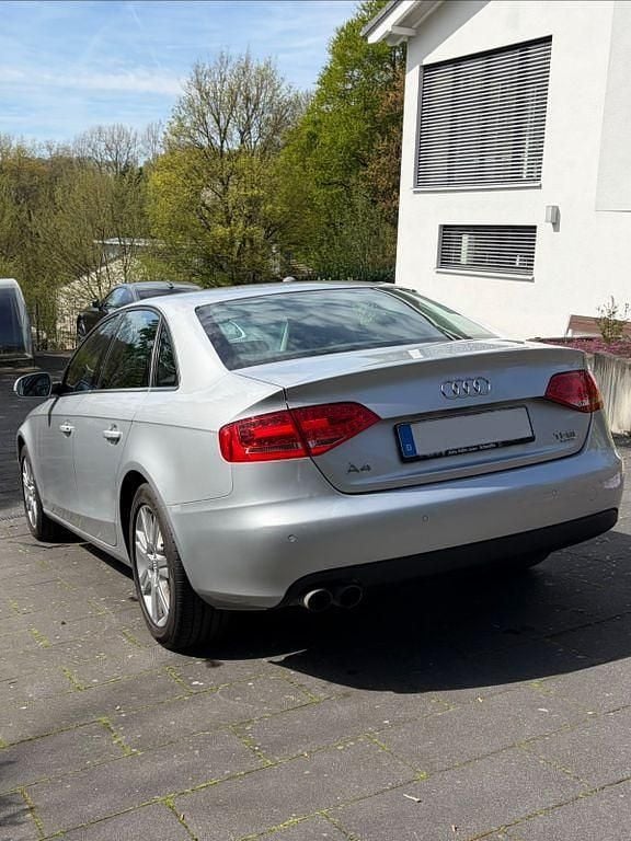 Gebraucht Audi A4 Ambiente 160 PS (117 kW) 2011 Silber Limousine