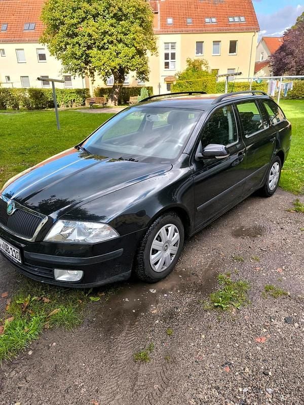 Schwarz Gebraucht 2018 Skoda Octavia Kombi | 2.500 € (Superpreis) - Bild 1/4