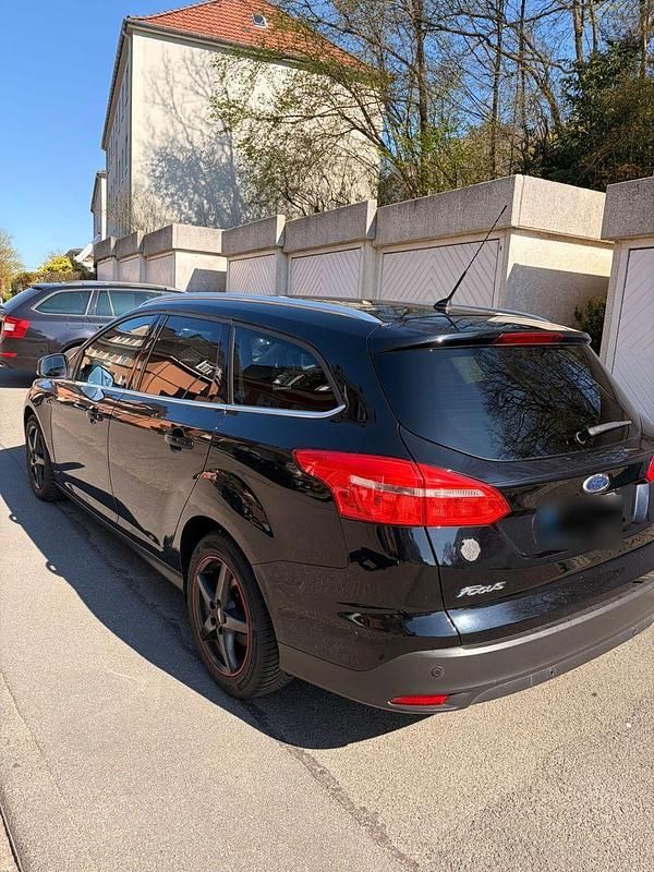 Gebraucht Ford Focus Titanium 150 PS (110 kW) 2016 Schwarz Kombi
