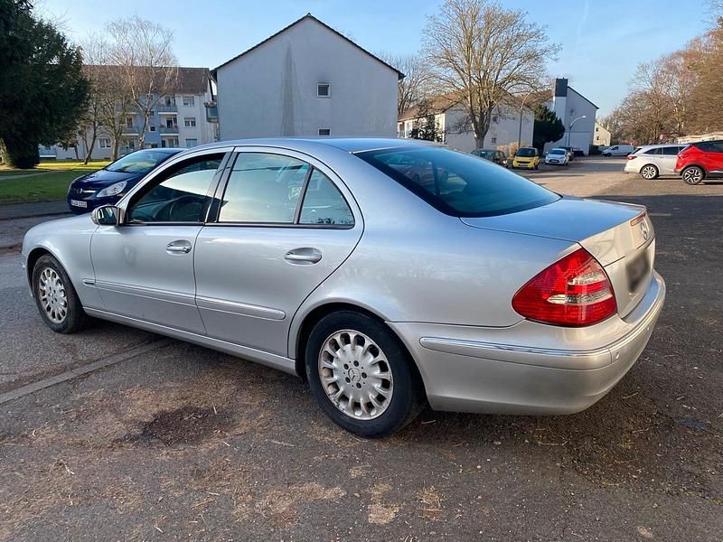 Gebraucht Mercedes E240 170 PS (125 kW) 2003 Silber Limousine