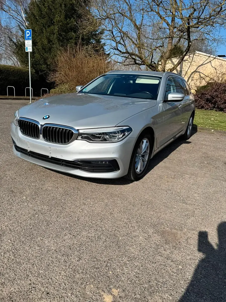 Gebraucht BMW 520 Sport Line 190 PS (139 kW) 2019 Silber Kombi