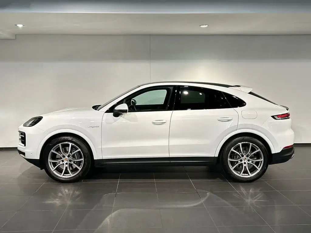 Gebraucht Porsche Cayenne E-Hybrid Coupe 470 PS (345 kW) 2024 Weiß SUV