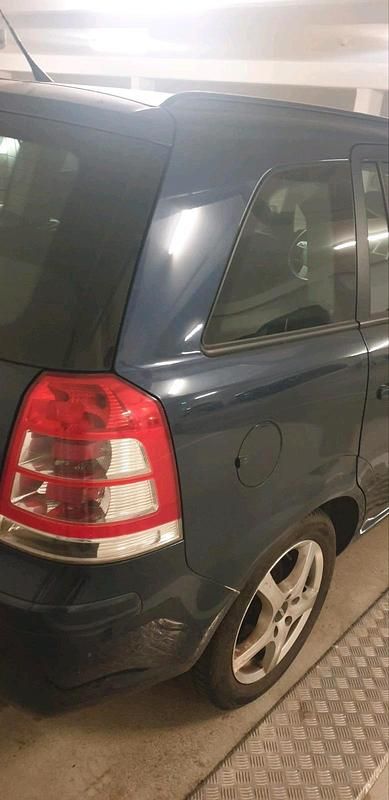 Blau Gebraucht 2012 Opel Zafira Van / Kleinbus | 3.900 € - Bild 1/4