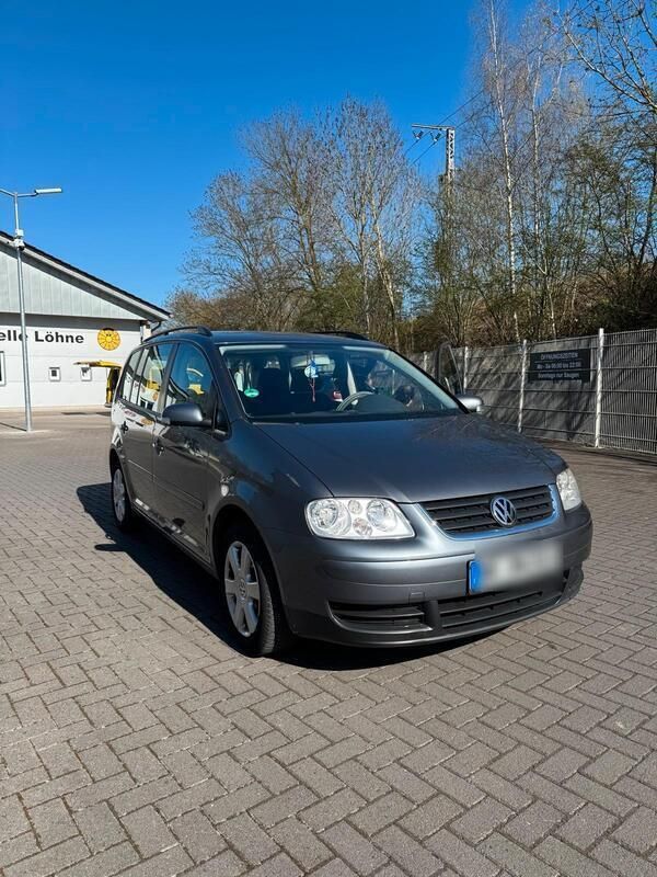 Grau Gebraucht 2006 VW Touran Van / Kleinbus | 2.990 € (Etwas zu teuer) - Bild 1/4