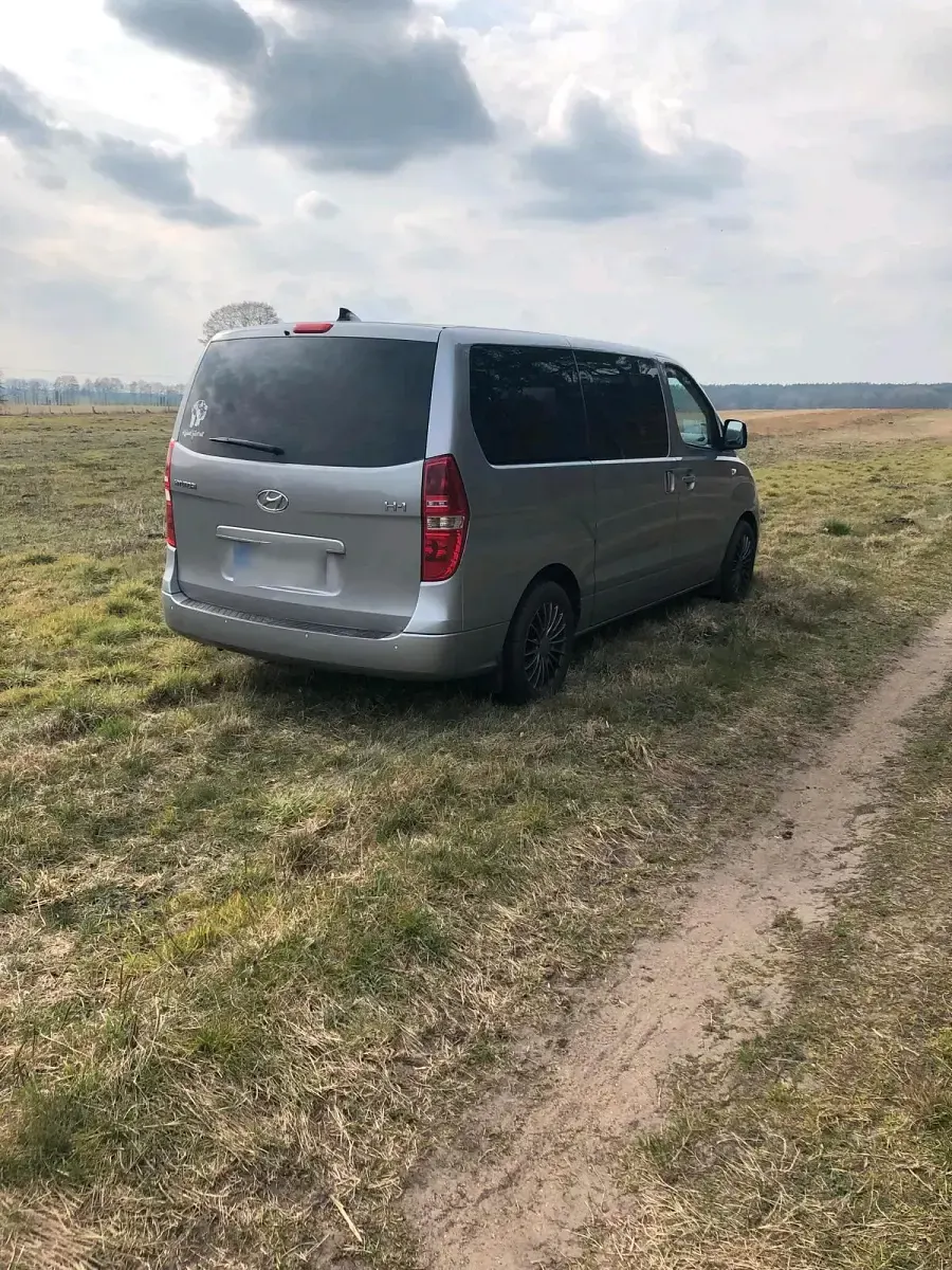 Gebraucht Hyundai H-1 Premium 170 PS (125 kW) 2015 Silber Van / Kleinbus