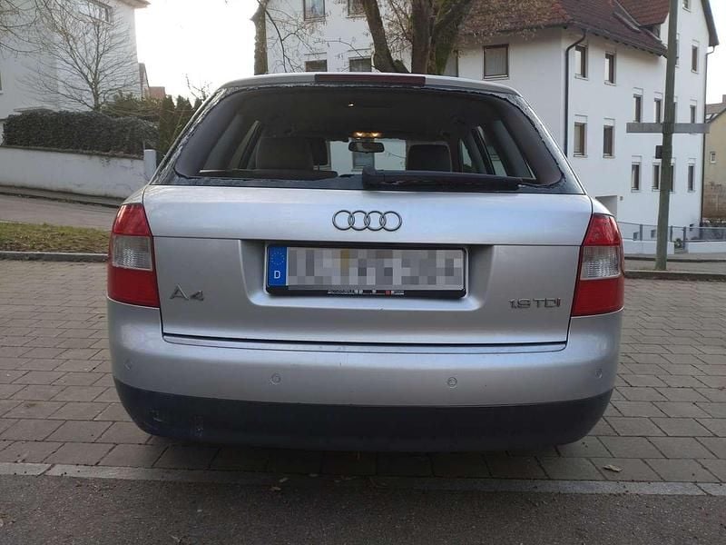 Gebraucht Audi A4 131 PS (96 kW) 2002 Silber Kombi