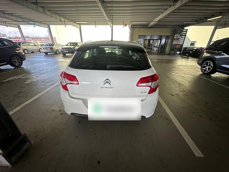 Gebraucht Citroën C4 SELECTION 95 PS (69 kW) 2012 Weiß Kleinwagen