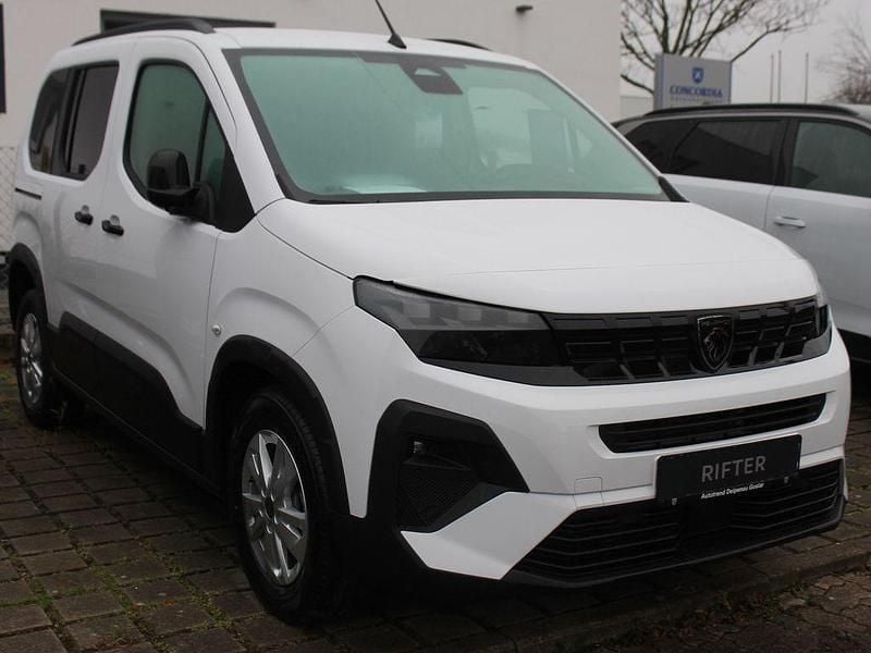 Neu Peugeot Rifter Allure 131 PS (96 kW) 2025 Weiß Van / Kleinbus