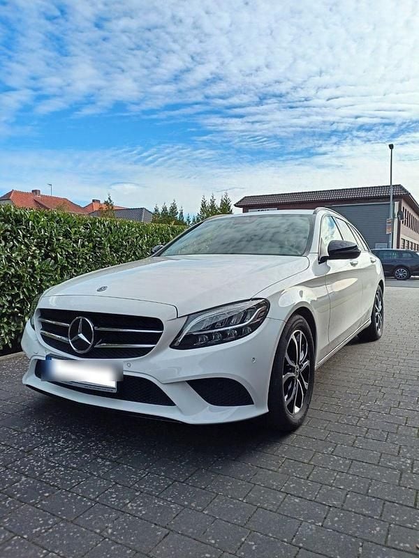 Gebraucht Mercedes C180 Night 156 PS (114 kW) 2019 Weiß Kombi