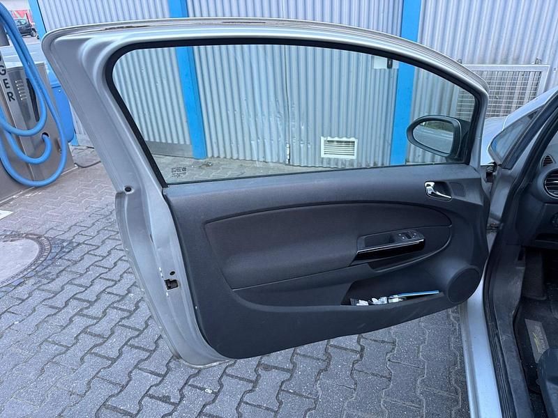 Używany Opel Corsa 80 KM (58 kW) 2007 Szary Hatchback