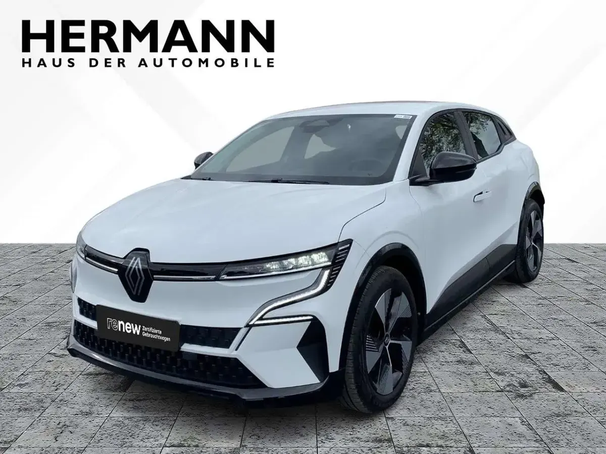 Używany Renault Megane E-Tech 96 kW (131 KM) 2022 Biały Sedan/Limuzyna