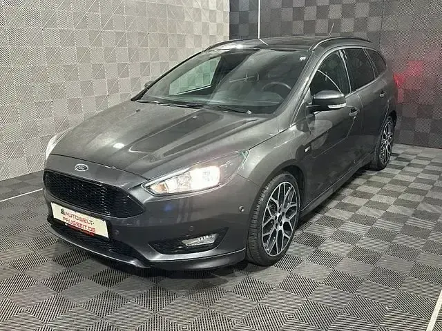 Second-hand Ford Focus ST-Line 125 CP (91 kW) 2018 Gri Break