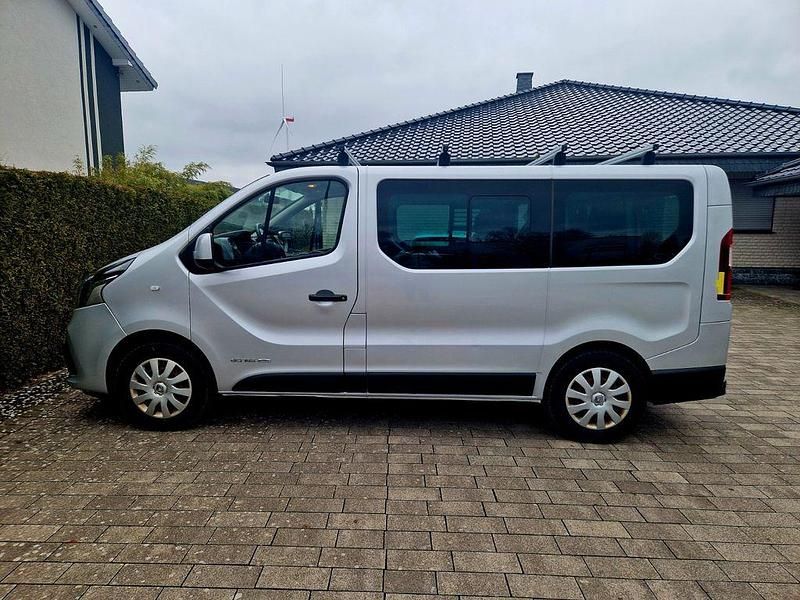 Gebraucht Renault Trafic Expression 145 PS (106 kW) 2018 Grau Van / Kleinbus