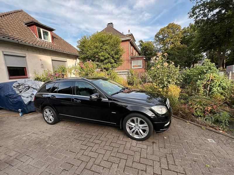 Schwarz Gebraucht 2010 Mercedes C220 Kombi | 8.750 € (Fairer Preis) - Bild 1/4