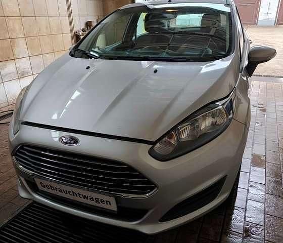 Polar silber Gebraucht 2013 Ford Fiesta Trend Limousine | 5.490 € (Guter Preis) - Bild 1/4