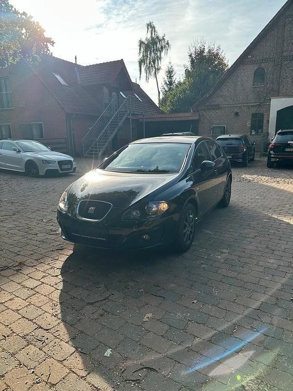 Schwarz Gebraucht 2012 Seat Leon Kleinwagen | 2.800 € (Guter Preis) - Bild 1/4